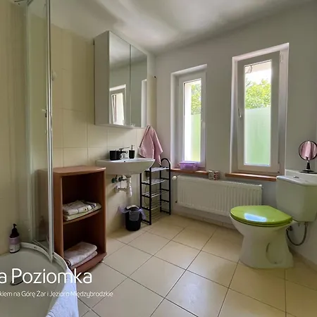 Poziomka Z Tarasem I Widokiem Na Gore Zar I Jezioro Miedzybrodzkie