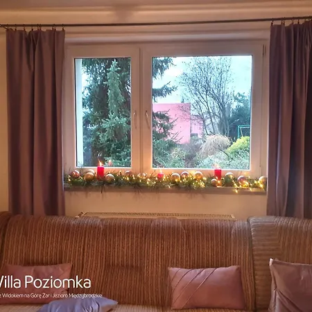 Poziomka Z Tarasem I Widokiem Na Gore Zar I Jezioro Miedzybrodzkie